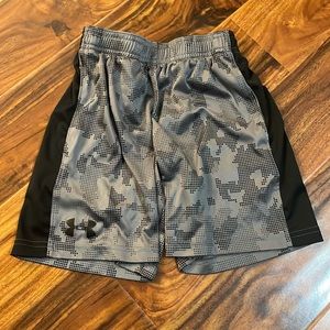 Boy’s black & grey Under Armour shorts with pockets